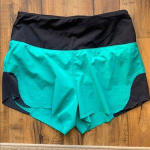 Lulu lemon scalloped shorts